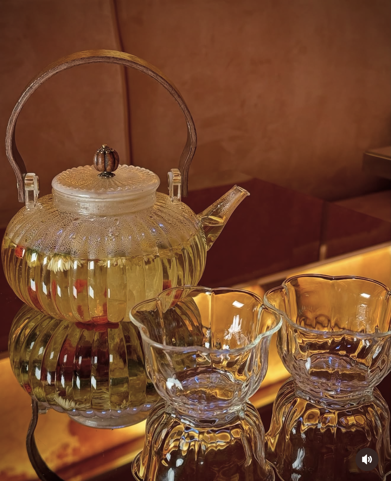 Théière en verre et tasses